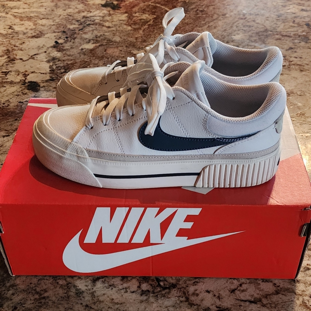 Nike Legacy Court Lifts size 7.5